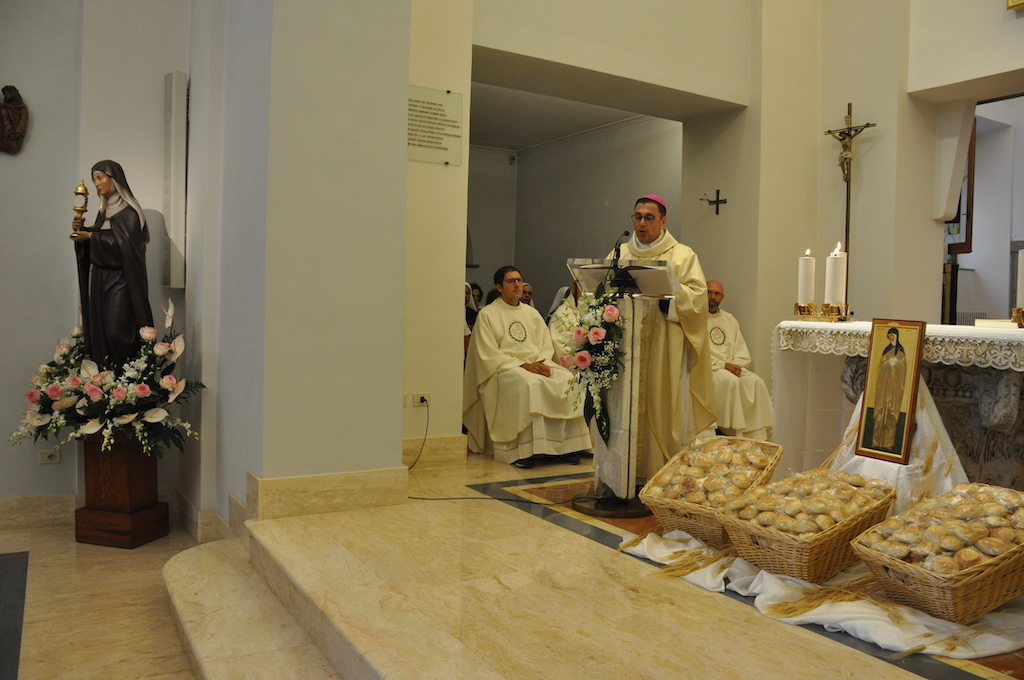 Il Vescovo Vincenzo Viva ha presieduto la solennità di Santa Chiara d’Assisi nel monastero delle Clarisse di Albano