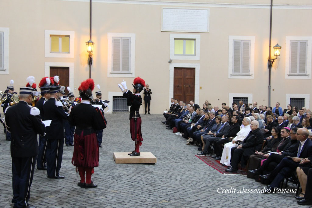 A Castel Gandolfo, alla presenza di Papa Leone XIV, il concerto congiunto delle Bande Musicali dei Corpi della Gendarmeria e della Guardia Svizzera Pontificia